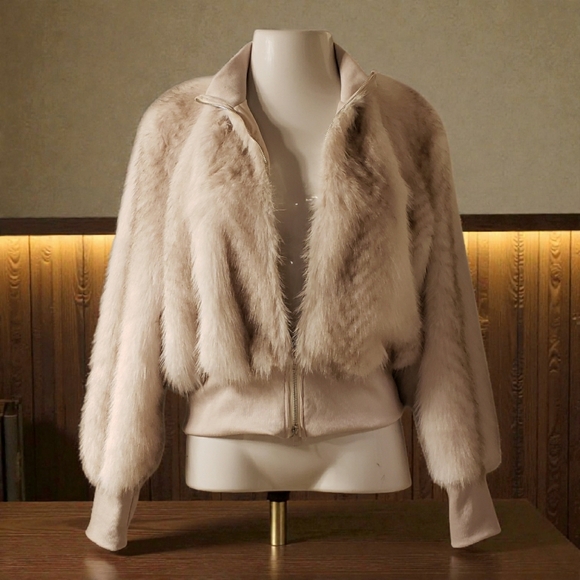 NEW! Luxurious Cream Faux Fur Teddy Jacket (2-Way Zip) - Picture 2 of 7